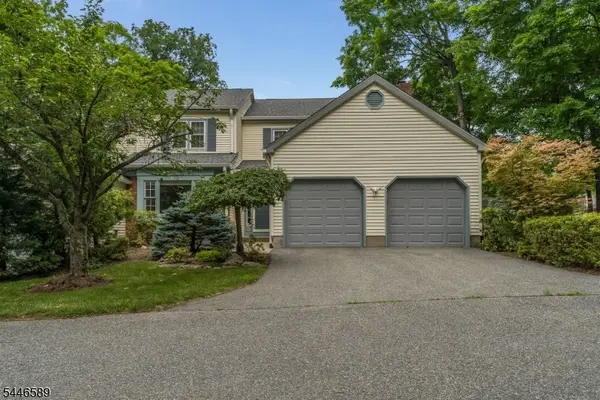 100 Goldfinch Mdws, Hackettstown, NJ 07840