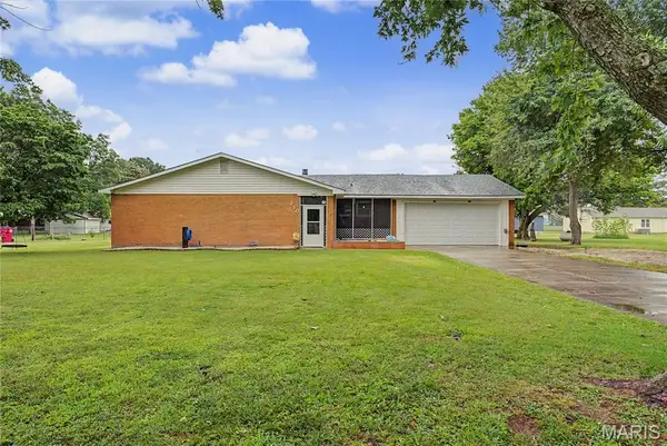 210 Sherrie Drive, Sikeston, MO 63801