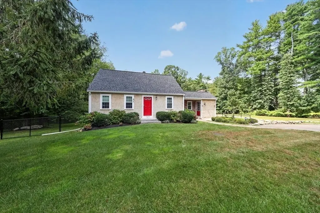 127 Taylor St, Pembroke, MA 02359 - #1