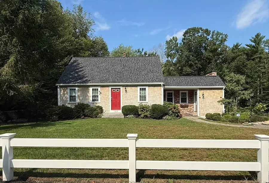 127 Taylor St, Pembroke, MA 02359 - #2