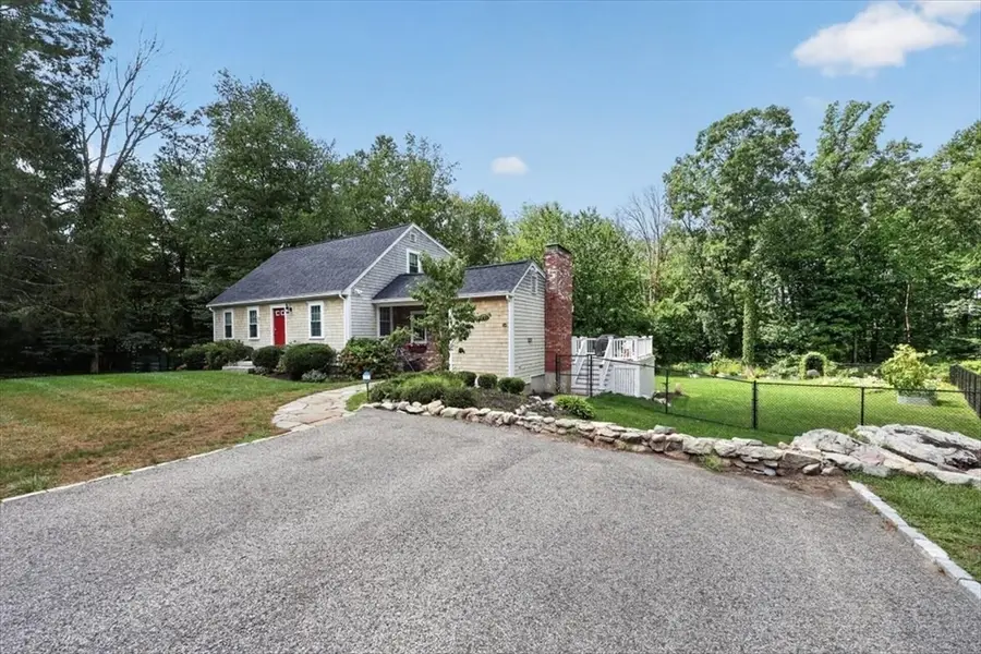 127 Taylor St, Pembroke, MA 02359 - #3