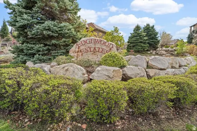 178 E Edgecrest Ln, North Salt Lake, UT 84054 - #3