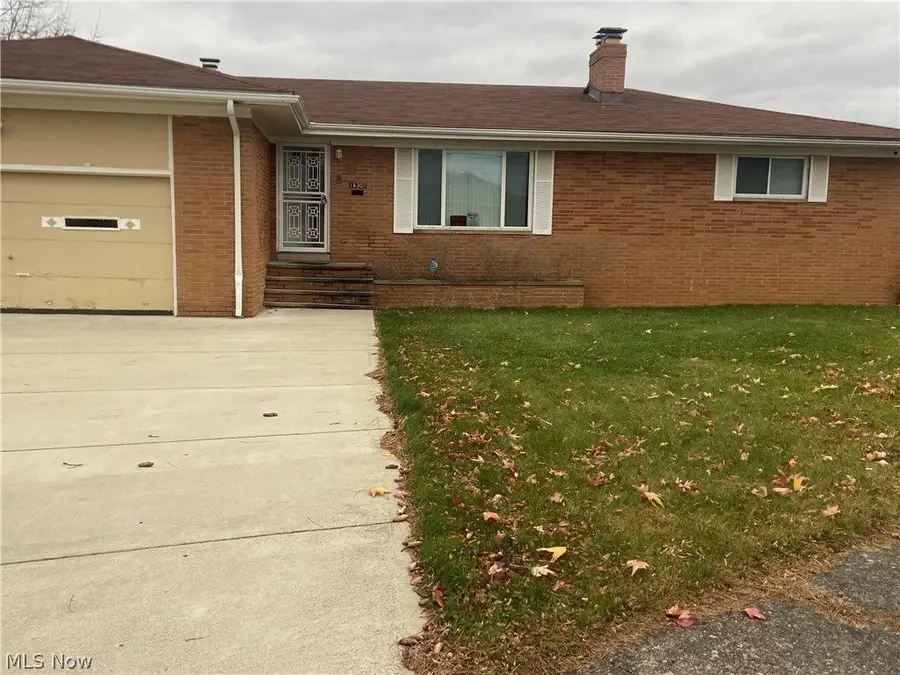 16307 Highview Drive, Cleveland, OH 44128 - #2
