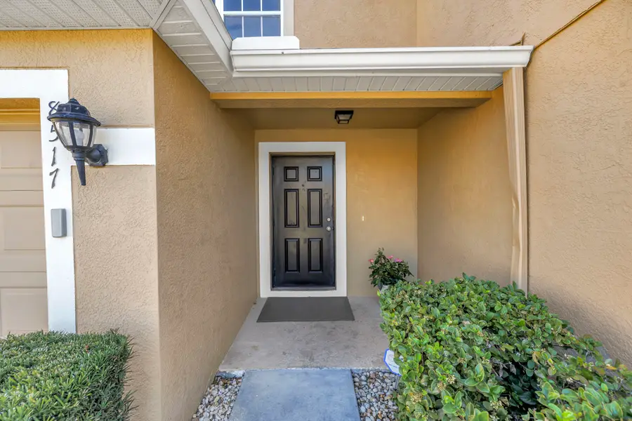 8517 Edgewater Place Boulevard, Tampa, FL 33615 - Image #2