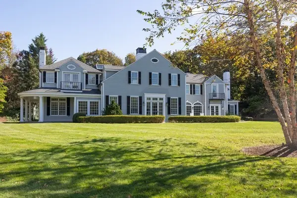 10r Martins Lane, Hingham, MA 02043