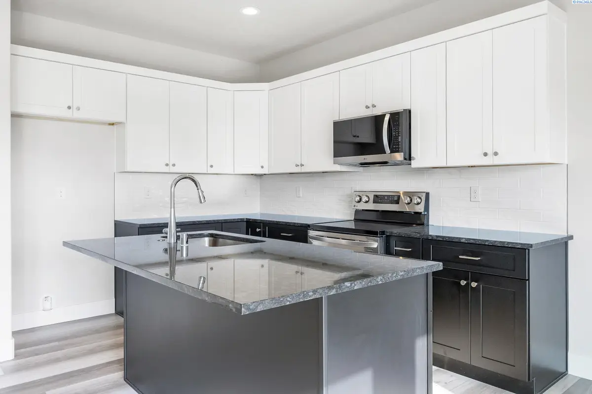 7559 Grapevine Ct, West Richland, WA 99353 - Image #1