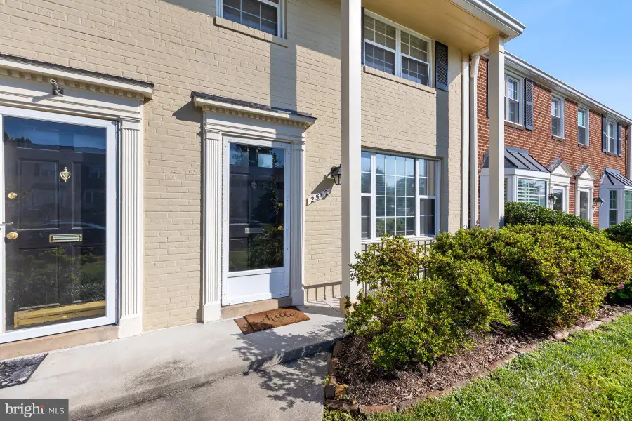 2512 N Dearing Street N, Alexandria, VA 22302 - #2