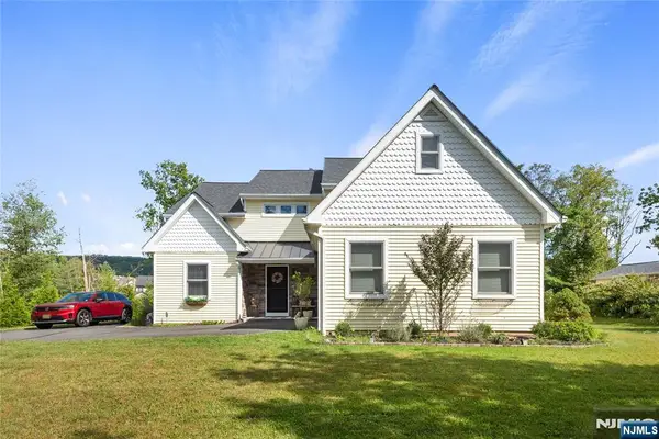 636 Willow Grove St, Hackettstown Town, NJ 07840