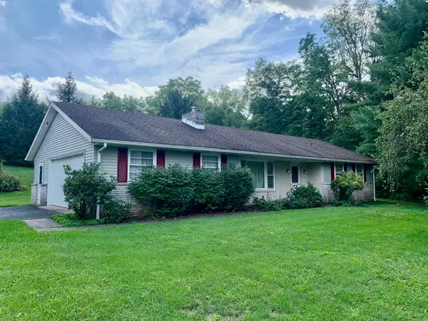 64 Cross Key Rd, BERNVILLE, PA 19506