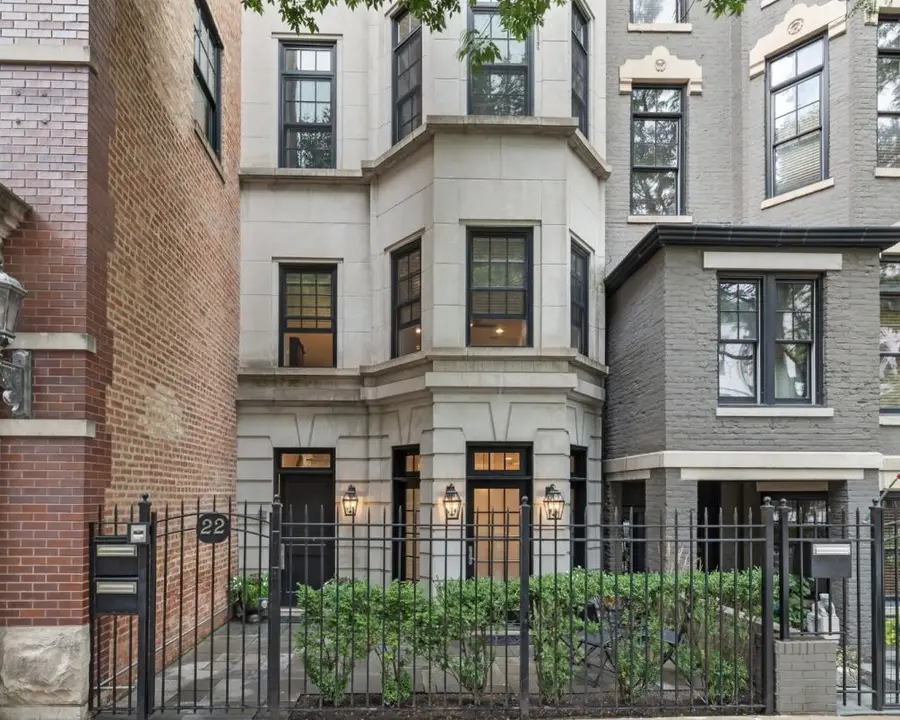 22 E Division Street #1, Chicago, IL 60610 - #2
