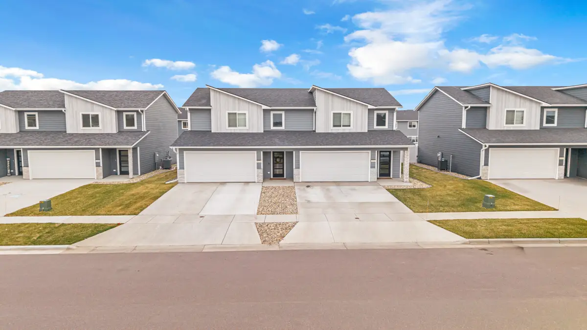 534 Oxford Ave, Harrisburg, SD 57032 - #1