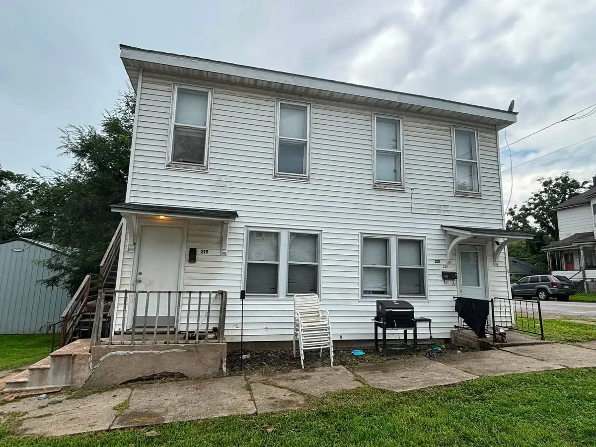 219-221 N 7th Street, Hannibal, MO 63401 - #1