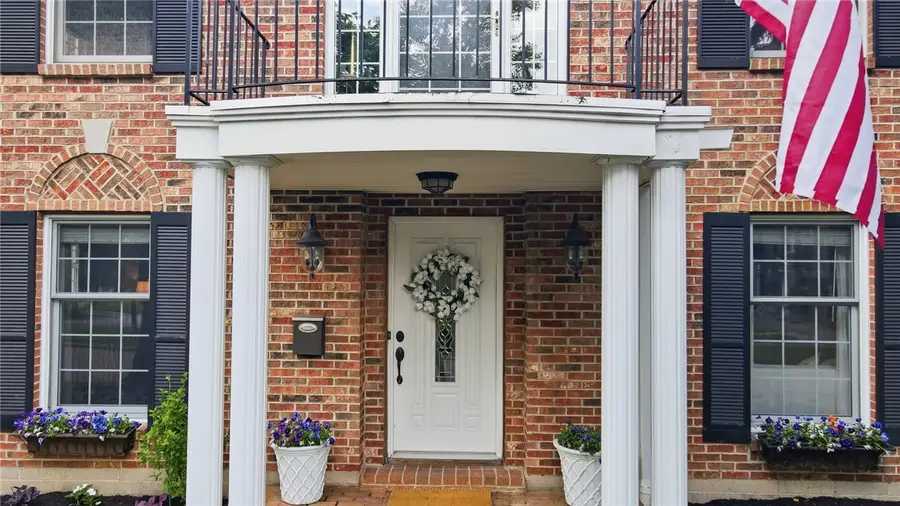 39 E Dixon Avenue, Oakwood, OH 45419 - #2