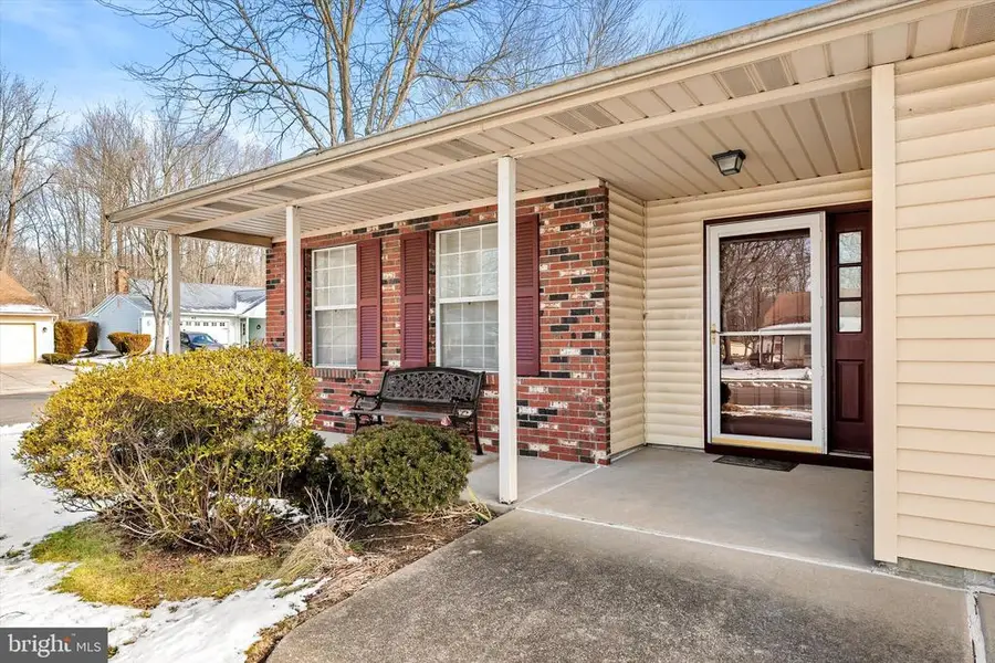2 Fernwood Ct, Columbus, NJ 08022 - #3