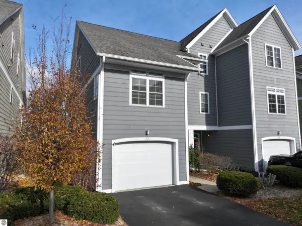 215 Midtown, TraverseCity, MI 49684