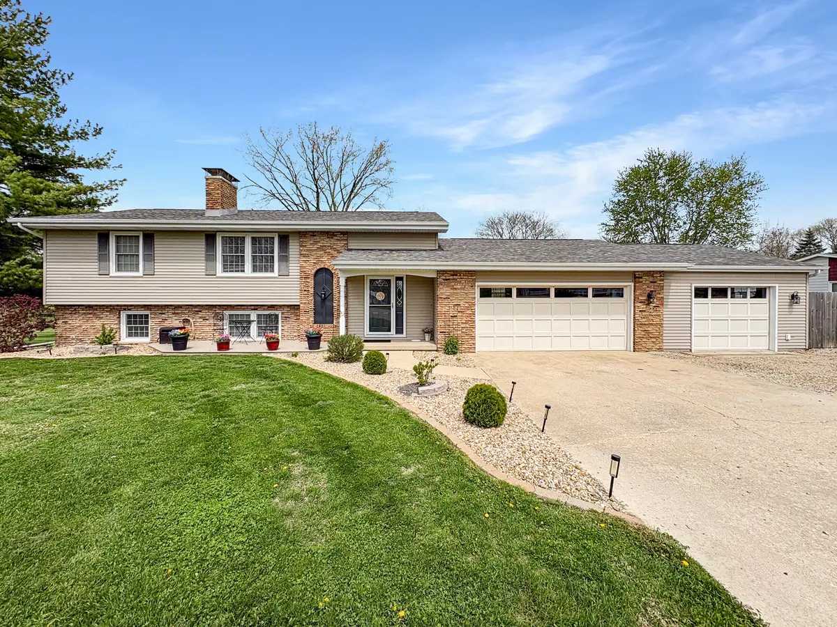 2613 Paradise Road, Mattoon, IL 61938 - #1