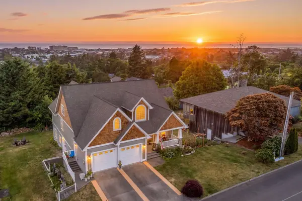 360 Hilltop Dr, Seaside, OR 97138