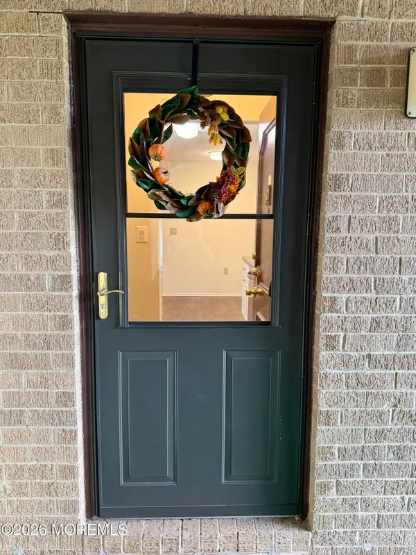 16 Pine Cluster Circle #D, Manalapan, NJ 07726