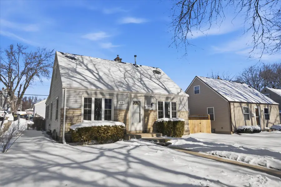 7026 W Dreyer Pl, West Allis, WI 53219 - #2