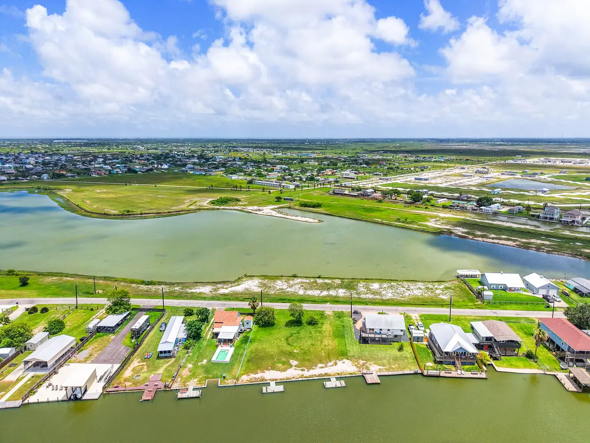 525-527 Copano Cove, Rockport, TX 78382 - #1