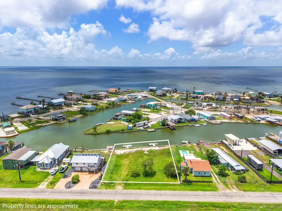 525-527 Copano Cove, Rockport, TX 78382 - #2