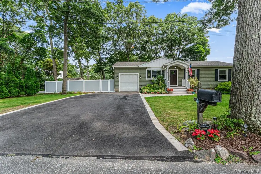 4 Coleman Avenue, Patchogue, NY 11772 - #2