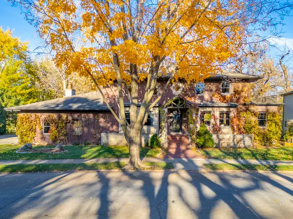 125 N Crescent Dr, MASON CITY, IA 50401