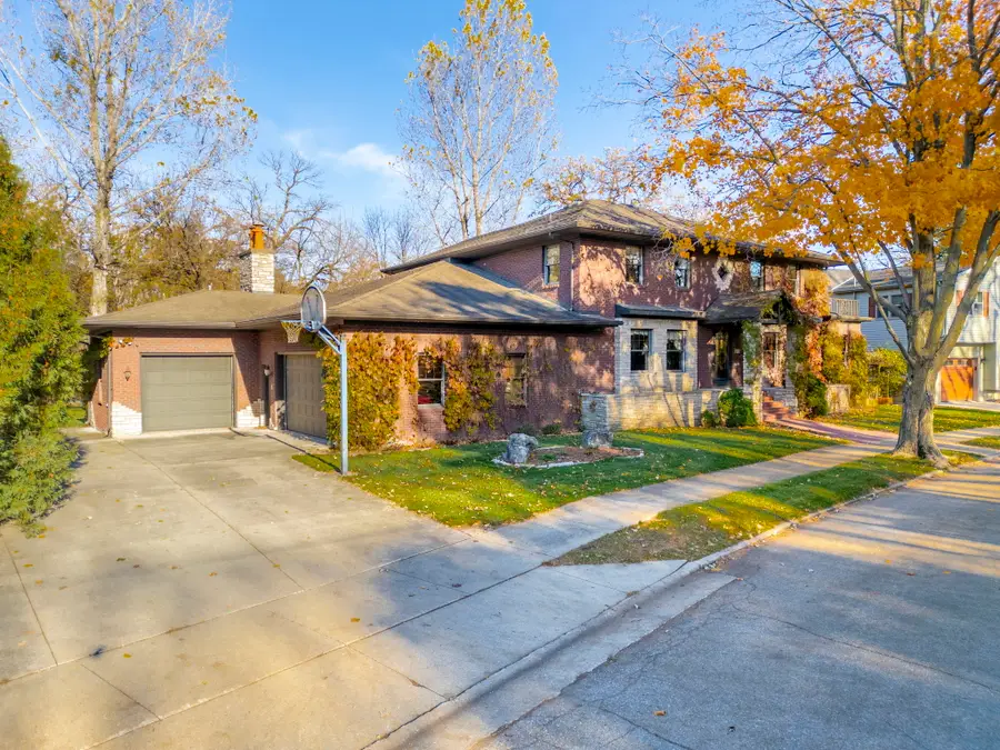 125 N Crescent Dr, Mason City, IA 50401 - Image #2