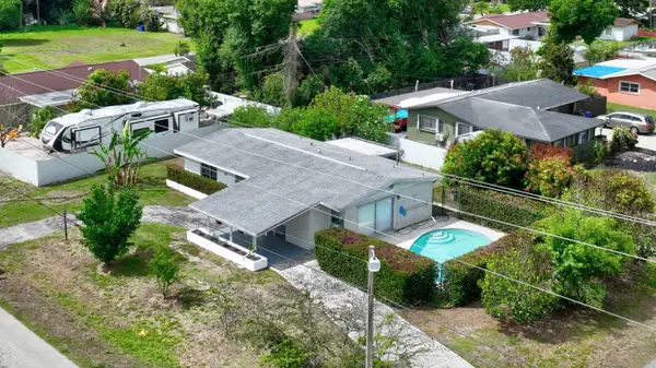 25 Maple Avenue N, Lehigh Acres, FL 33936