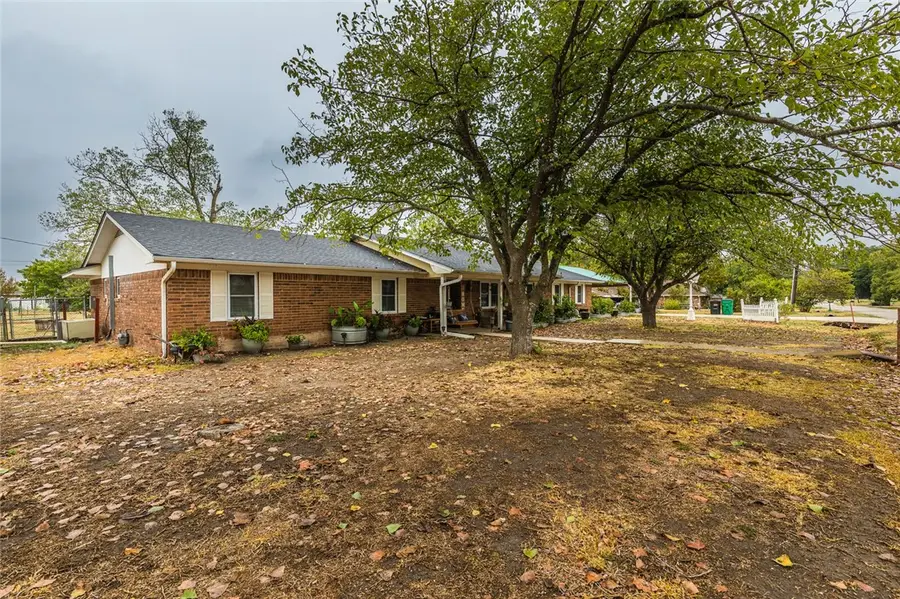 210 S Booth Street, Mart, TX 76664 - Image #2