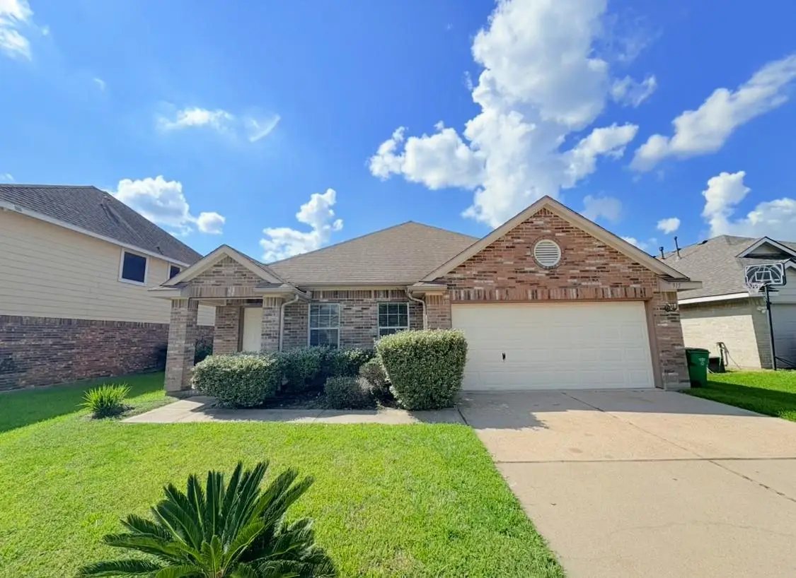 915 Curry Street, Baytown, TX 77521 - Image #1