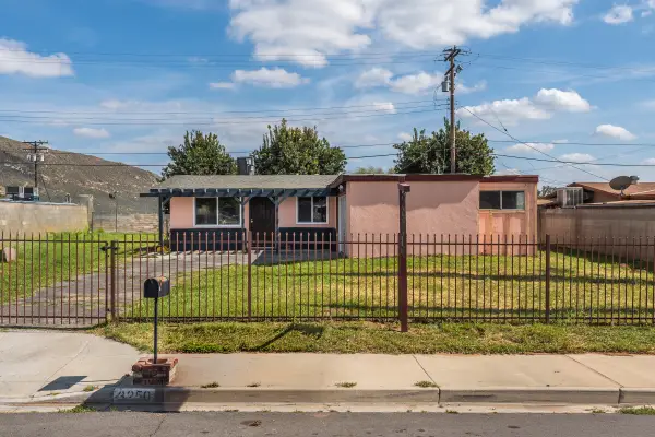 3250 Apple Avenue, Jurupa Valley, CA 92509