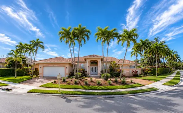 392 Coconut Cir, Weston, FL 33326