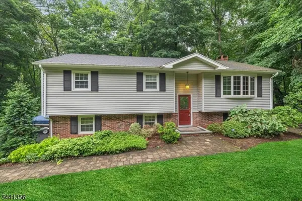 72 Smokey Ridge Road, Ringwood, NJ 07456