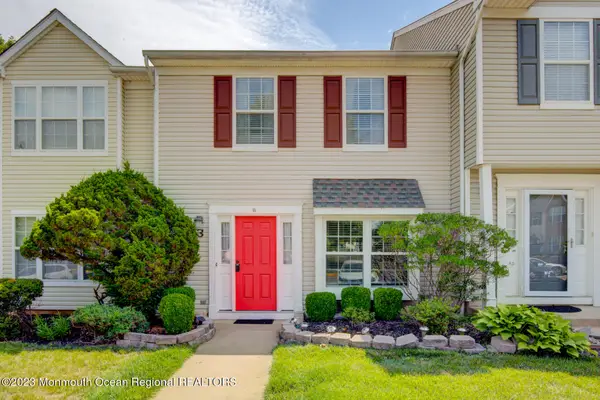 16 Gloucester Court, Freehold, NJ 07728