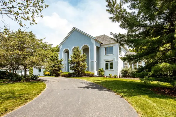 9030 Ambercreek Drive, Amberley, OH 45236