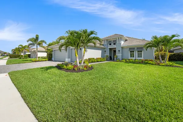 14212 Laguna Springs Lane, Naples, FL 34114