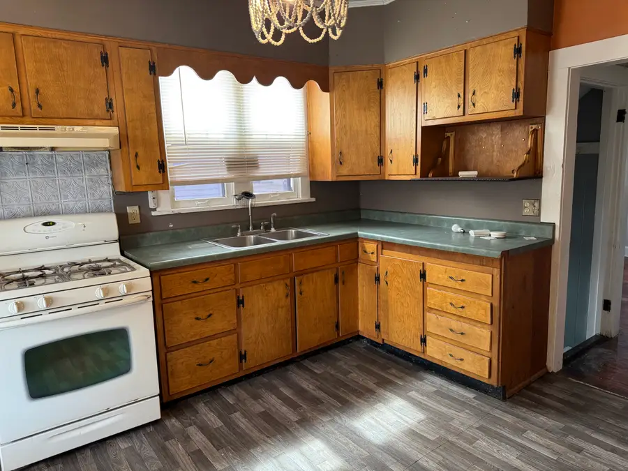 709 Mayo Street, Carlinville, IL 62626 - #3