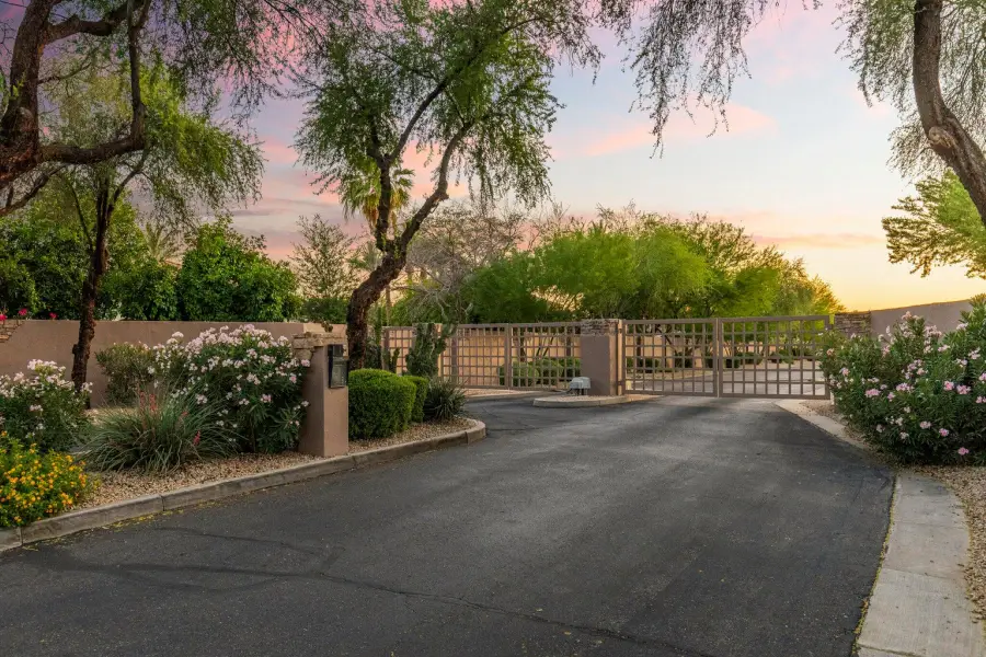 7640 E Poinsettia Drive, Scottsdale, AZ 85260 - Image #2