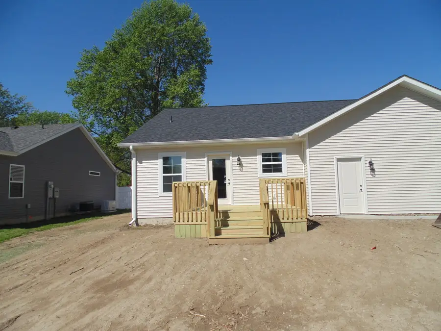 916 N Locust Street, Litchfield, IL 62056 - #3