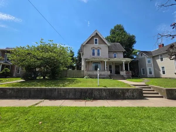 302 E Court Street, Paris, IL 61944
