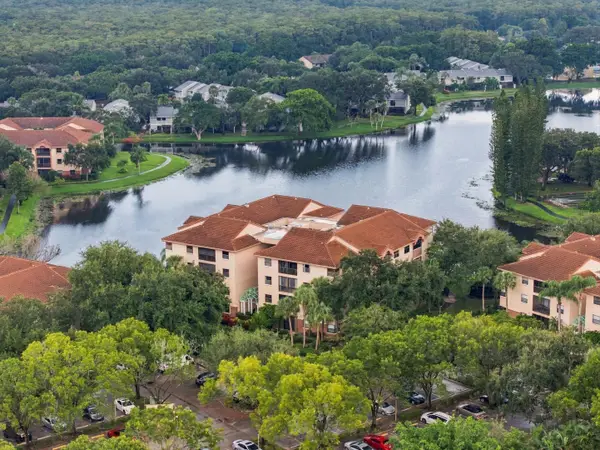 4400 NW 30th Street #327, Coconut Creek, FL 33066