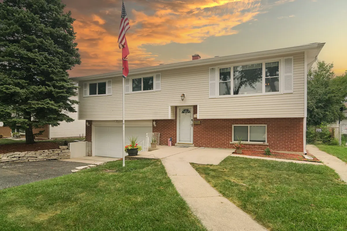117 S Evergreen Avenue, Addison, IL 60101 - #1