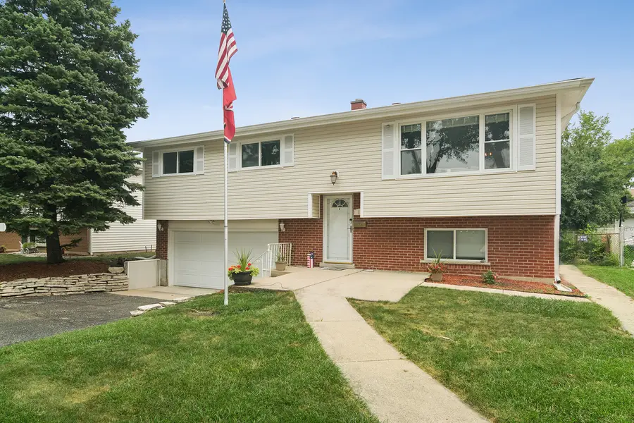 117 S Evergreen Avenue, Addison, IL 60101 - #2