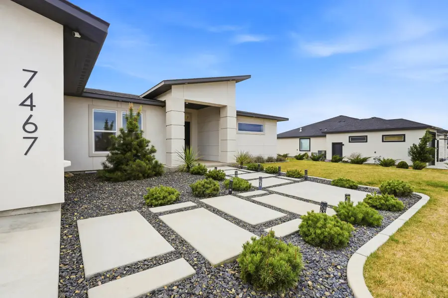 7467 W 22nd, Kennewick, WA 99338 - #2