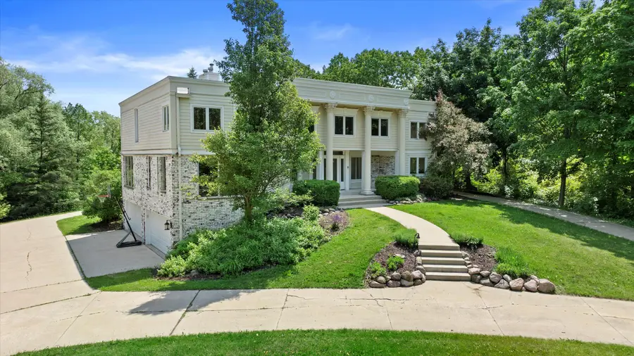 W222N8208 Plainview Pkwy, Lisbon, WI 53089 - Image #2