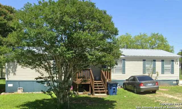 136 Creekway Ln, Seguin, TX 78155 - Image #2