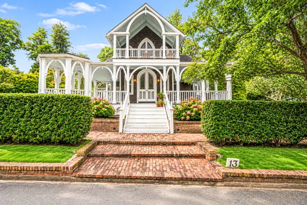 13 Spring Garden Avenue, Shelter Island Heights, NY 11965