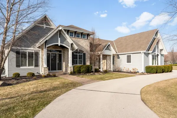 N39W23612 Grey Fox Ct, Pewaukee, WI 53072