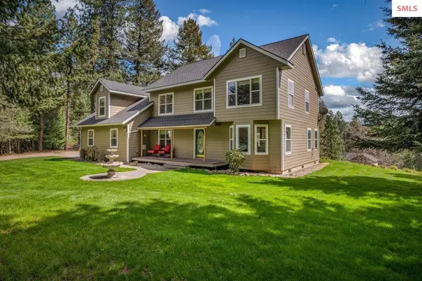 405 Brisboys RD, Sagle, ID 83860